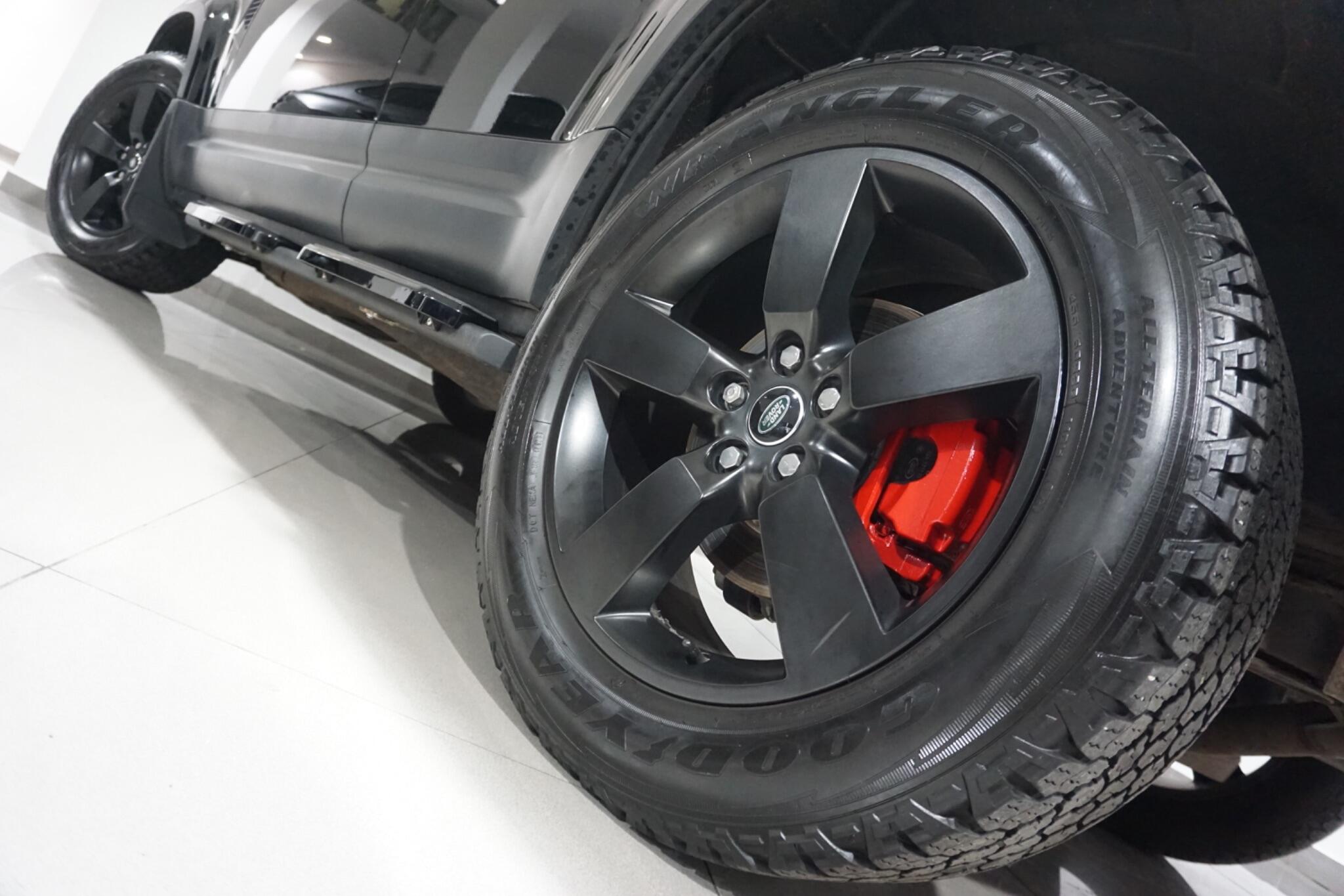 Land Rover Defender 110 3.0 D250 MHEV HSE Hard Top SUV 5dr Diesel Auto 4WD MWB Euro 6 (s/s) (250 ps)